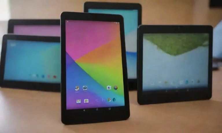 Display of various Android tablets with specifications and features highlighted.